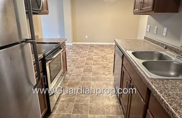 North Brooklyn Park Town Homes, Dedicated Office, 2 Car Garage, Washer/Dryer, Front Patio Gallery 4