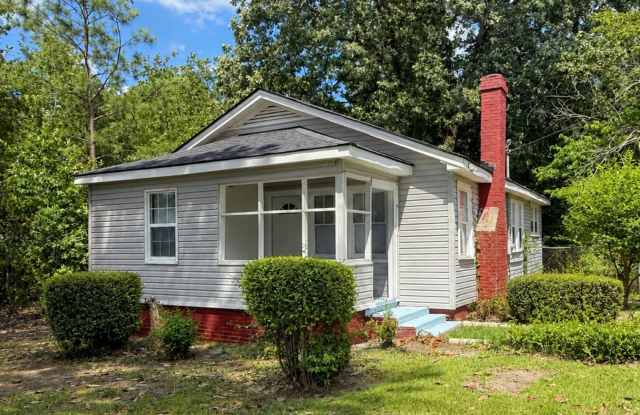 Charming 2-Bedroom Cottage with Bonus Room & Half-Acre Lot! Gallery 1