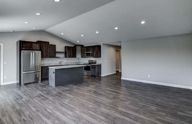 Convenient Location! 3 Bedroom Town Home - 1616 Charleston Drive, New Richmond, WI 54017