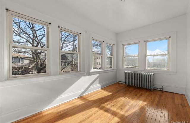 10 S 13th Avenue Gallery 3
