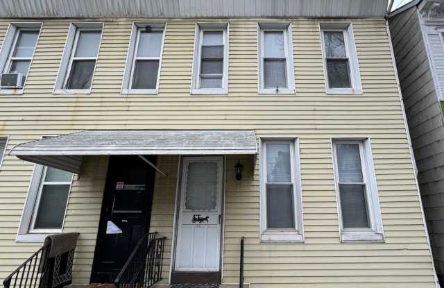 Spacious 3 Bedroom 2nd/3rd Floor Apartment in York City photos photos