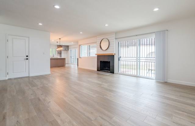 Fully Updated and Ultra Modern Corner Home on Large Lot Gallery 4