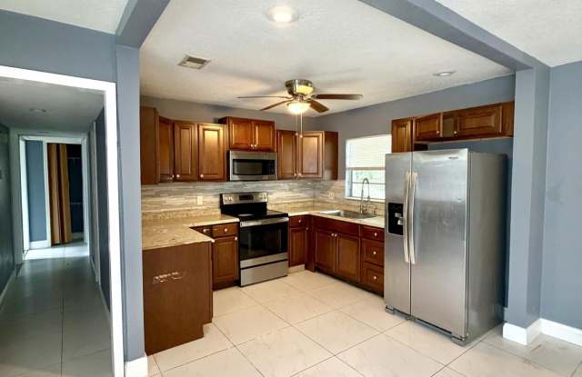5415 LORI Drive S Gallery 3