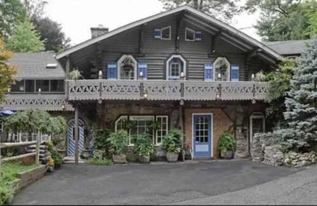 4 Woodbine Ln Gallery 1