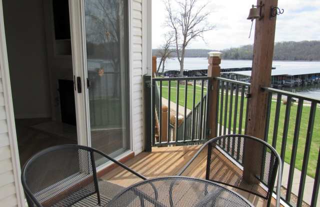 1 Bedroom Lakefront Condo For Rent Gallery 4