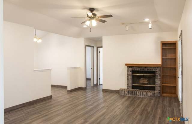 615 Atkinson Avenue Gallery 3