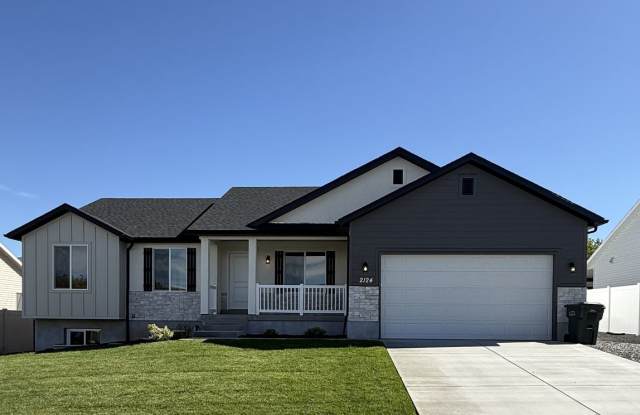 Brand-New 2026: 3BR/2BA with Vaulted Ceilings, Granite Countertops & Fully Fenced Yard! Gallery 1