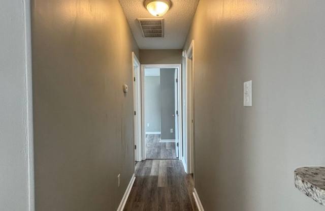 Beautiful Upgraded Condo located in Queensgate Condo Gallery 4