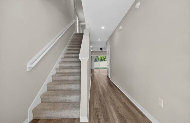 Spacious 4bed - With Amenities! Gallery 4