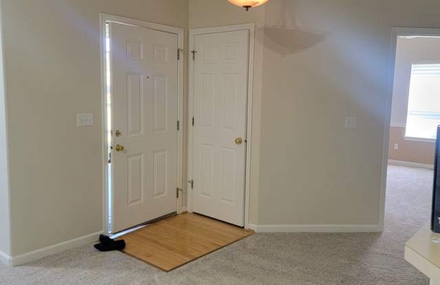 Dupont, NW Landing 2 Bedroom condo. Single level. Beautifully maintained! Gallery 4