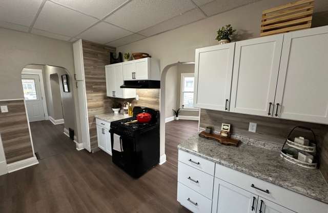 Newly remodeled 3 bed, 1 bath home for rent in Waterloo photos photos