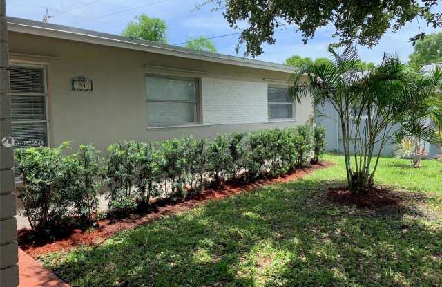 1911 N 31st Ct Gallery 2