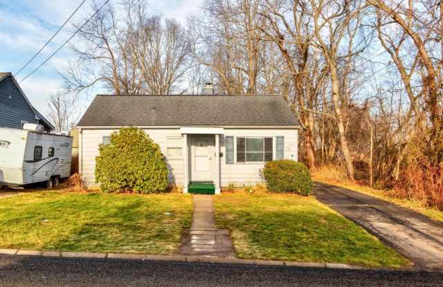 3 Bedroom House on Quiet Street in Monaca photos photos