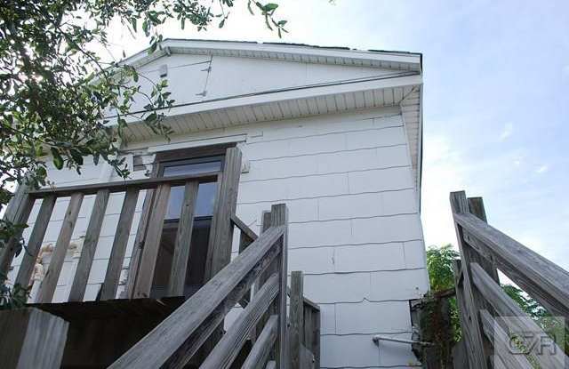 5618 Ave L - 5618 Avenue L, Galveston, TX 77551