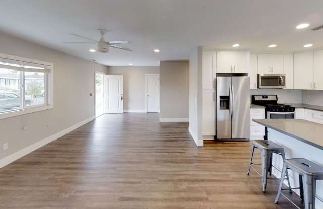 Usually rents to 6-12 people! Renovated, Large Bedrooms, LOTS of Parking Space!! Gallery 3