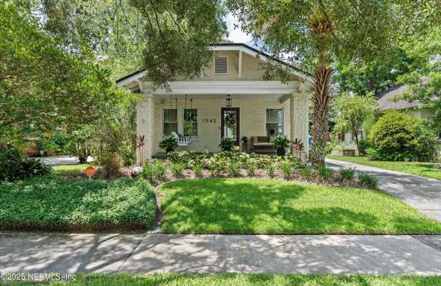 1342 HOLLYWOOD Avenue photos photos