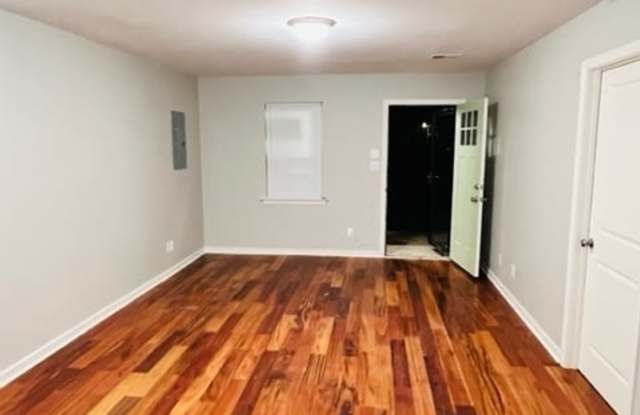 2529 Selman Avenue Gallery 3