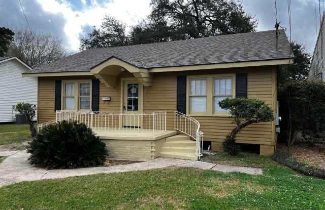 Two bedroom, One Bathroom , near UL - 205 Saint Michael Street, Lafayette, LA 70506