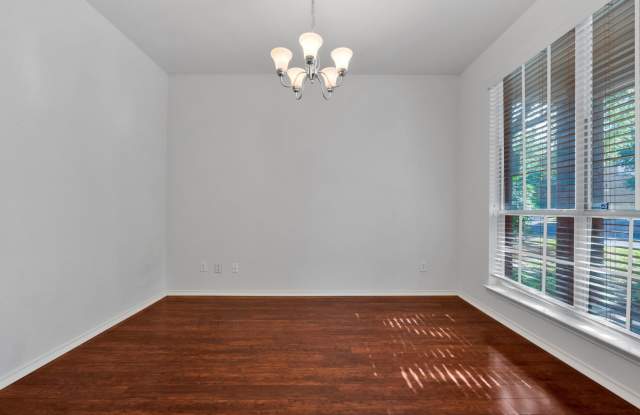 Spacious 5-Bedroom Beauty in Trinity Oaks –  with Community Perks! Gallery 4