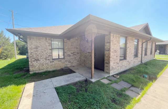 Cozy 3 bed, 2 bath duplex close in Silo School distict - 21 Mockingbird Xing, Bryan County, OK 74701