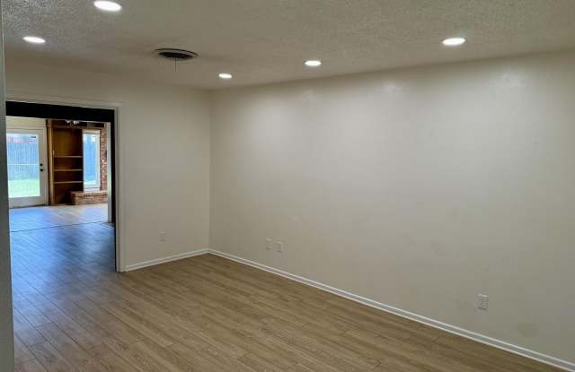 5425 46th Street Gallery 2
