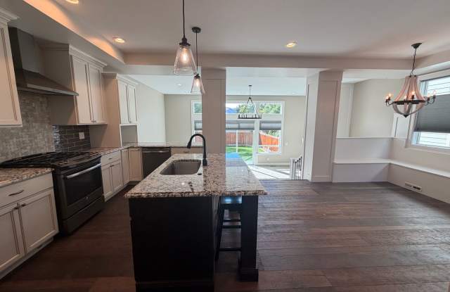 Now renting 3 bedroom Townhome Gallery 3
