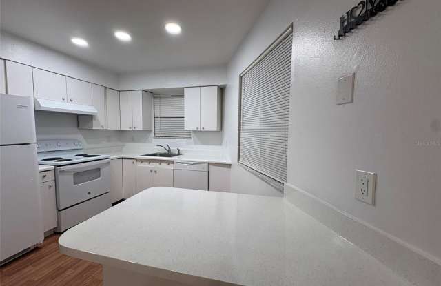 1724 FOXHALL Circle Gallery 4