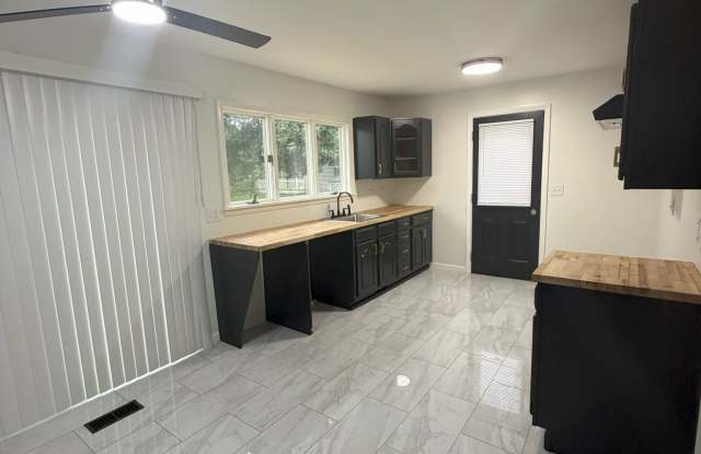5348 Winshall Dr Gallery 3
