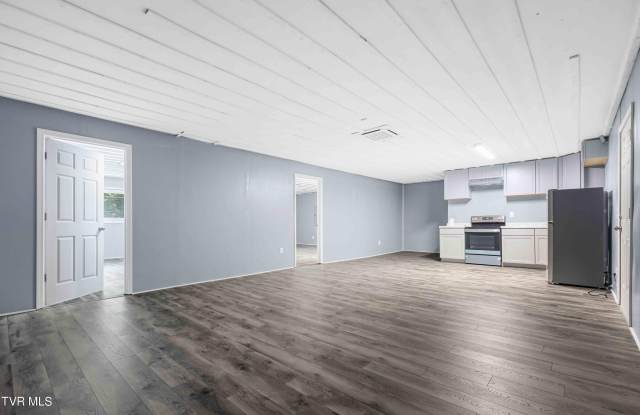 17329 Lee Highway Gallery 4