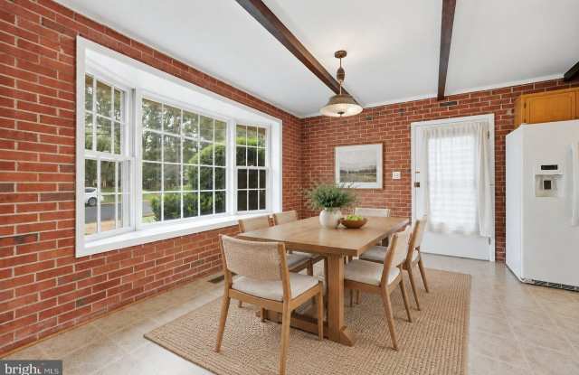 8416 STONEWALL Drive Gallery 3