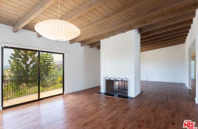 1223 North KENTER Avenue Gallery 4