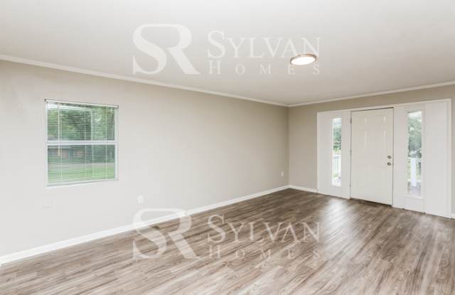 302 Colonial Circle Gallery 3