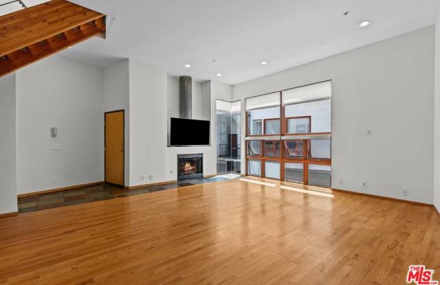 343 Rennie Ave Gallery 1