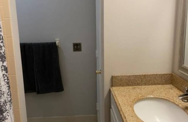4 GREG NORMAN CT UNIT 4 Gallery 3