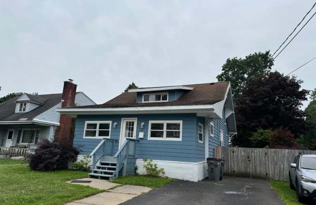 For Rent – Spacious 4-Bedroom Home with Modern Upgrades! Gallery 3