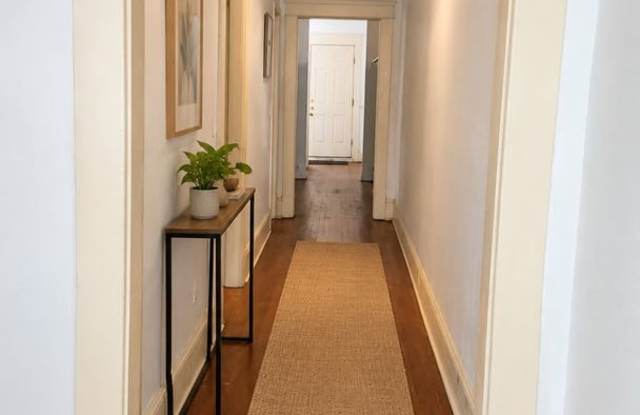 Beautiful Studio, 1 & 2 Bedroom Units near Lakewood. ONE MONTH RENT FREE ! Gallery 1