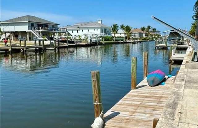 4831 Esplanade St photos photos