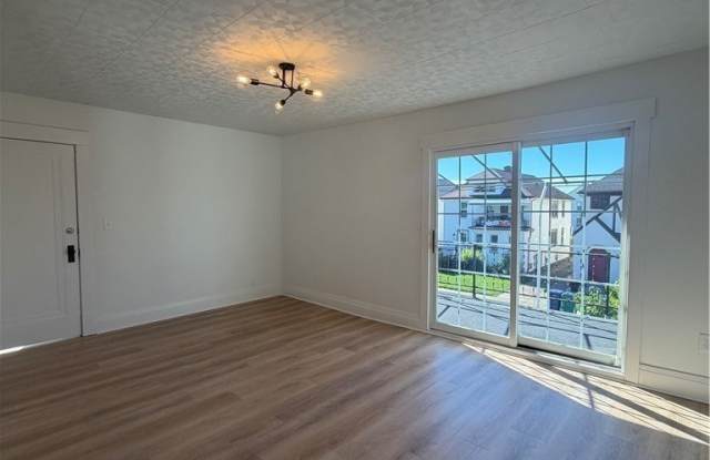 292 Hartwell Gallery 4