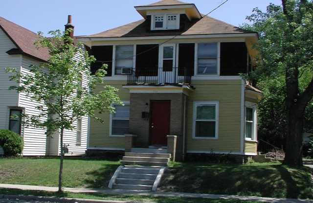 944 Eastern Ave Se - 944 Eastern Avenue Southeast, Grand Rapids, MI 49507