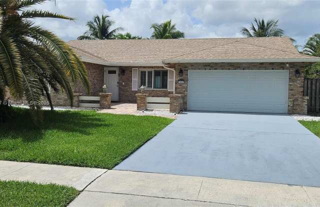 9480 NW 10th St photos photos