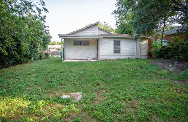 Happy and Convenient Home Near Downtown Gallery 1