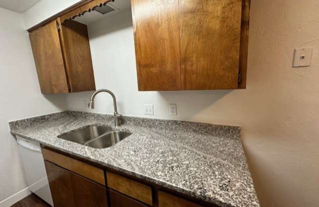 Remodeled Unit Of A Duplex with Central AC  Fenced Back Yard / Will Consider A Small Pet Gallery 3