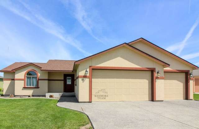 11 Blue Star Ct - 11 Blue Star Court, Pasco, WA 99301
