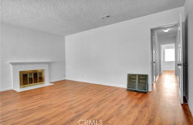 23026 Kathryn Avenue Gallery 2