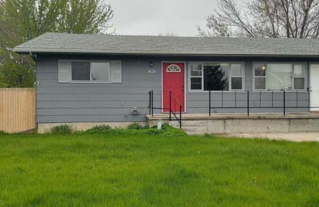1620 Elaine St. Gallery 1