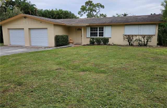 51 Lagoon Drive - 51 Lagoon Drive, Lochmoor Waterway Estates, FL 33903