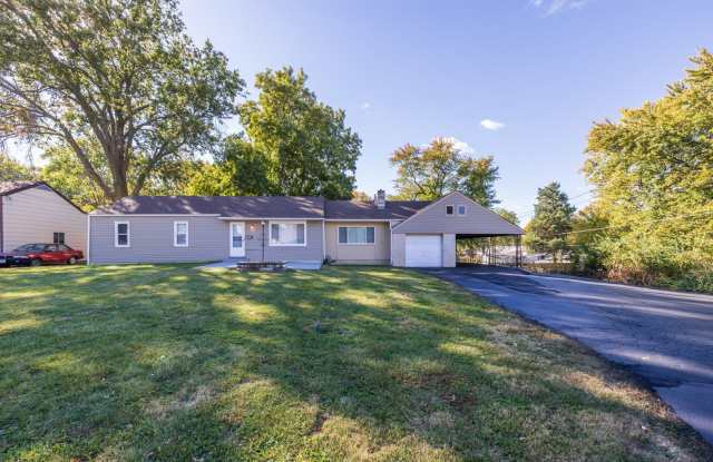 Spacious St. Ann Home with Large Detached Garage - Presented By Tiffany Gerling's Team photos photos