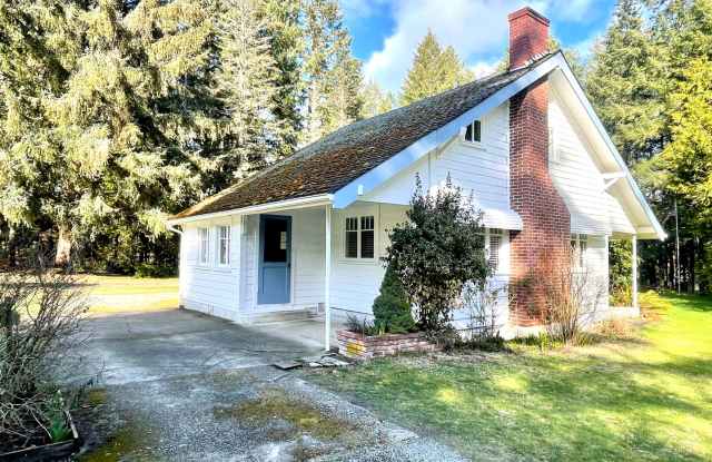 Nestled Away In Gig Harbor: A 3 Bedroom with Basement and Large Backyard photos photos