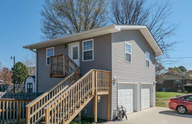Knoxville 37923 - 2 bedroom 1 bath - call Ryan Fogarty 865-590-9250 photos photos