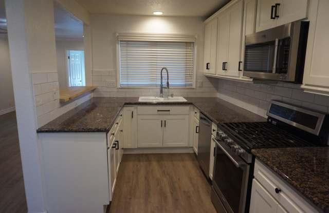 2 Bedroom, 2 Bathroom Condo Gallery 1